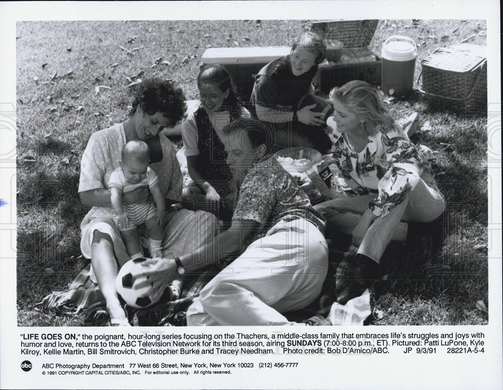 1991 Press Photo Actress Patti LuPone, Kyle Kilroy in ABC's Life Goes On - Historic Images