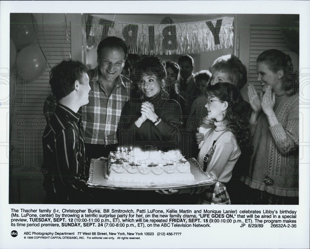 1989 Press Photo Pictured is the Thacher family in the drama "Life Goes On." - Historic Images