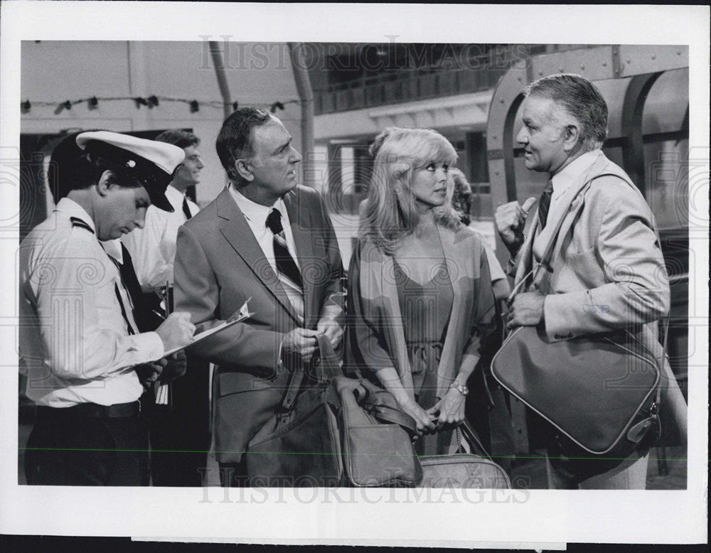 1981 Press Photo The Love Boat Fred Gandy Dick Martin Phyllis Davis Robert - Historic Images