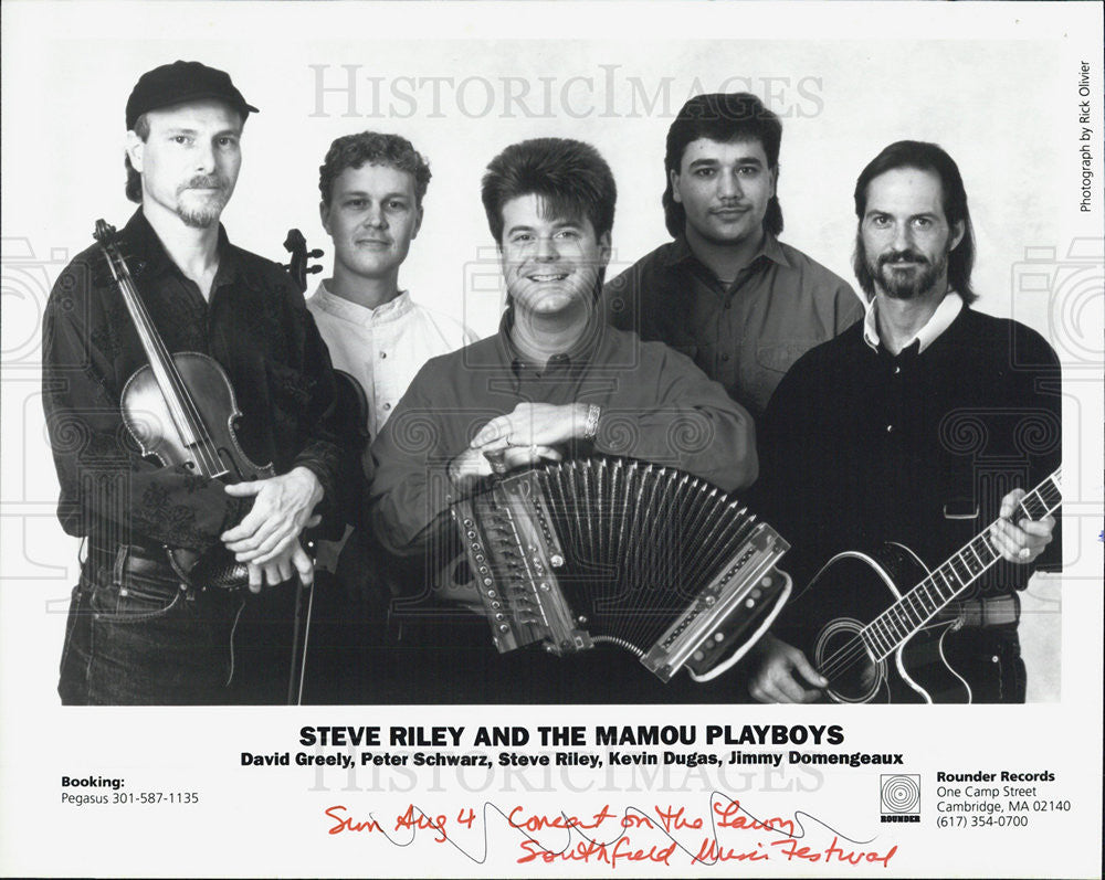 Press Photo Steve Riley and the mamou playboys in a black and white version. - Historic Images