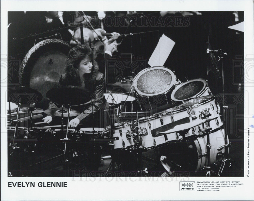 Press Photo Evelyn Glennie Scottish Virtuoso Percussionist During Performance - Historic Images