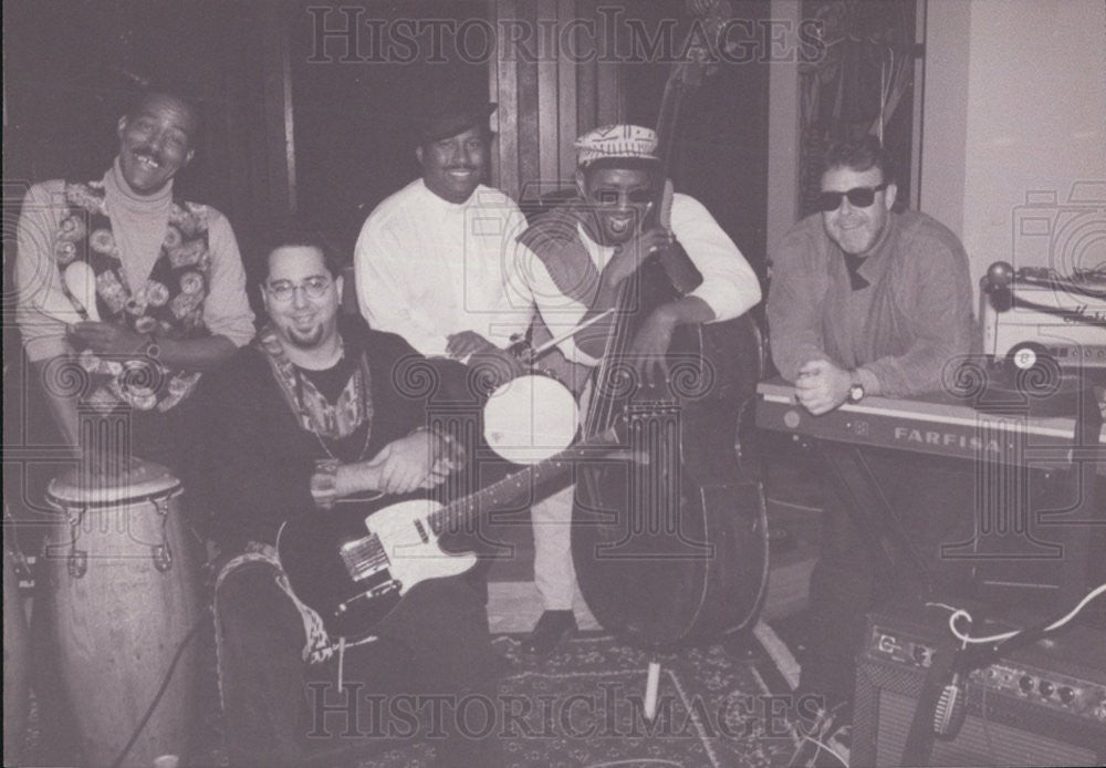 Press Photo Musical Group During Performance - Historic Images