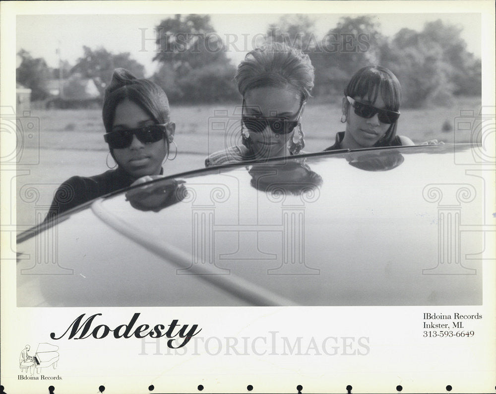 Press Photo Modesty Band - Historic Images