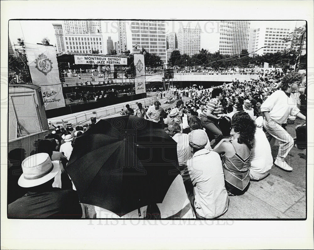 1984 Press Photo Montreux Detroit Kool Jazz Festival Concert Crowd Fans - Historic Images