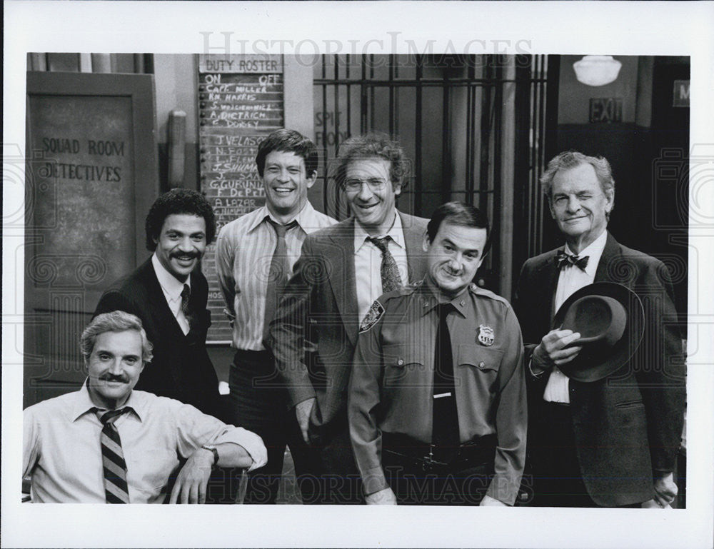 Press Photo Cast of unknown television show - Historic Images