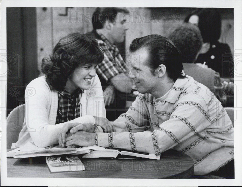 1981 Press Photo Michael Mckeen And Maggie Rothwell in Laverne &amp; Shirley - Historic Images