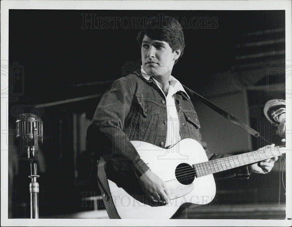 1983 Press Photo Tom Byrd Actor Country Music Performer Boone Sawyer Drama - Historic Images