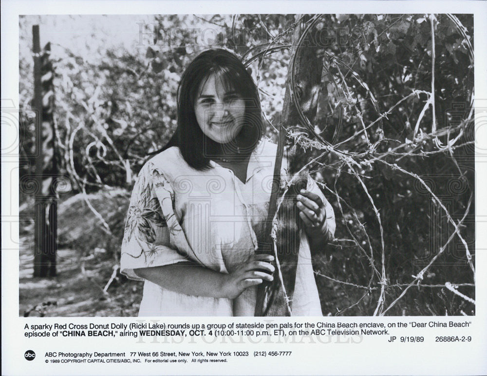 1989 Press Photo Ricki Lake in Television show China Beach - Historic Images