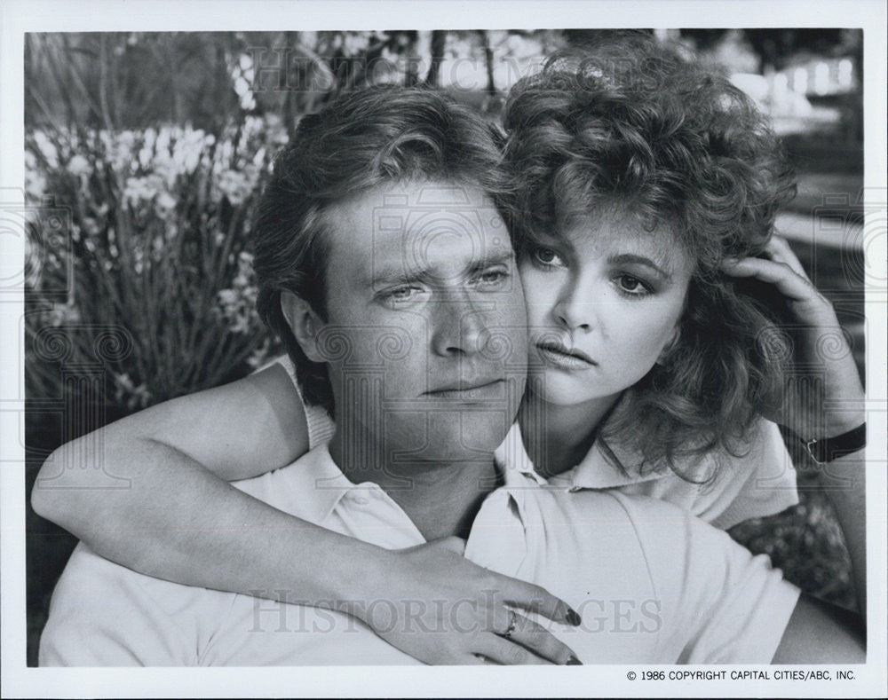 1986 Press Photo John James and Emma Samms,actors on The Colby&#39;s - Historic Images