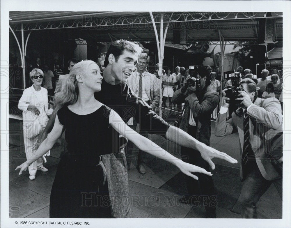 1986 Press Photo Actors Anna Levine Adrian Paul The Colbys - Historic Images