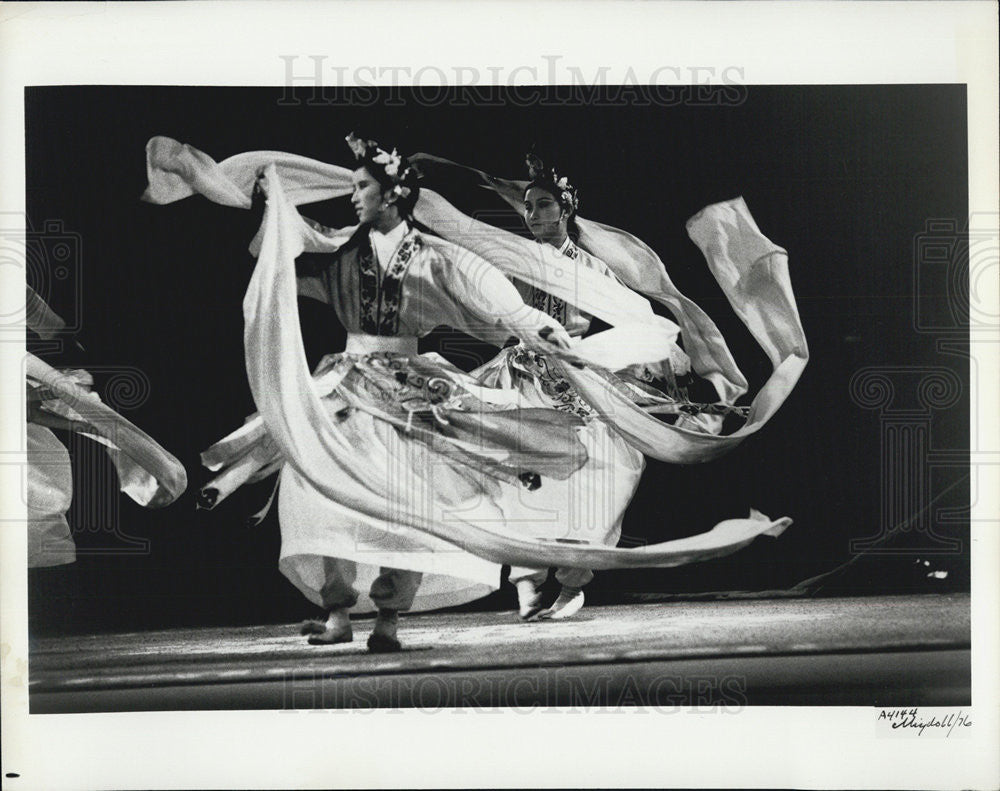 1976 Press Photo Chinese Acrobats Taiwan - Historic Images