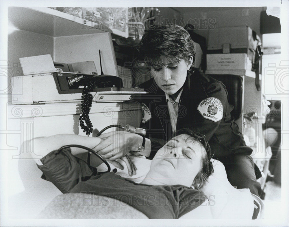 Press Photo Actress Nancy McKeon Firefighters - Historic Images