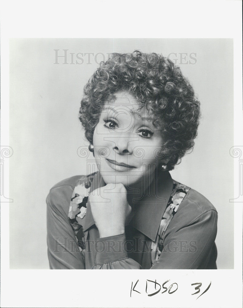 Press Photo Shari Lewis Ventriloquist and Puppeteer best known for Lamb Chop - Historic Images