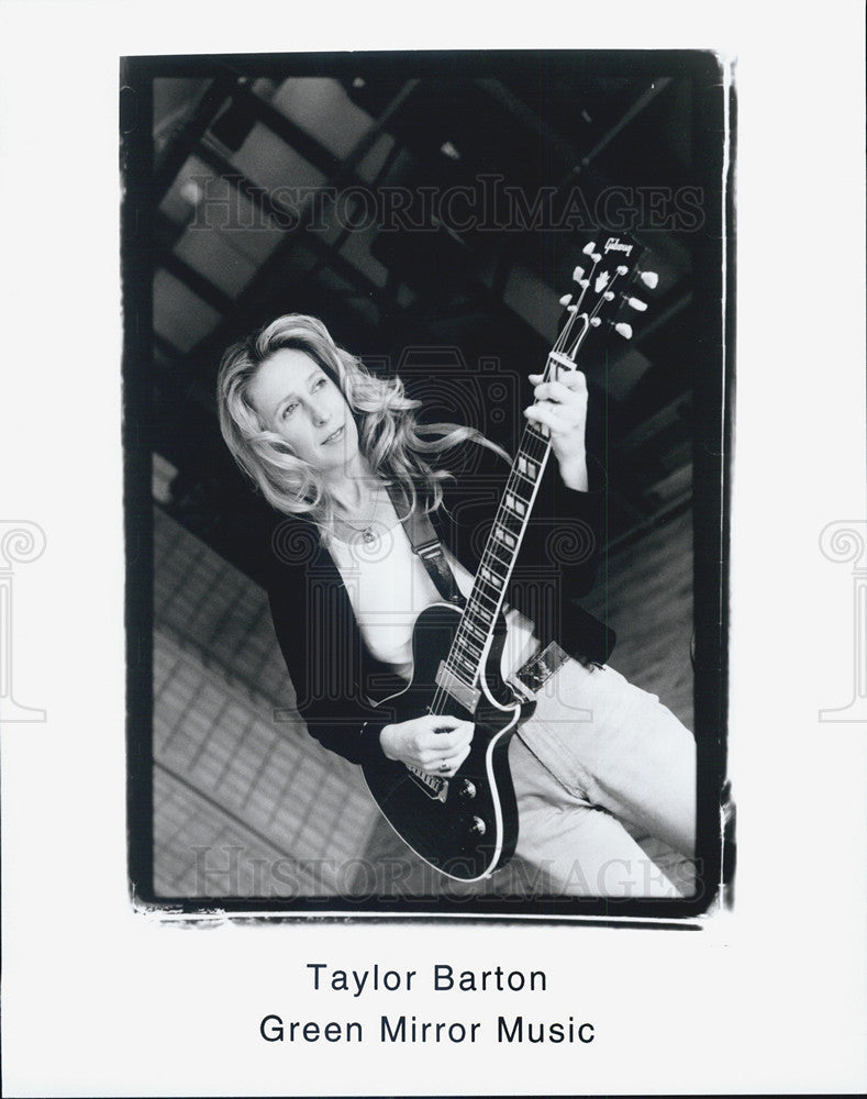 Press Photo Taylor Barton Green Mirror Music - Historic Images