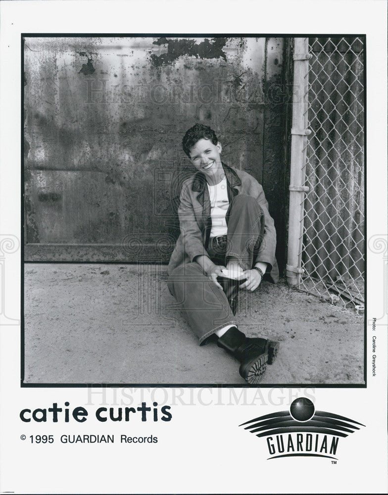 1995 Press Photo Catie Curtis at Guardian Records - Historic Images