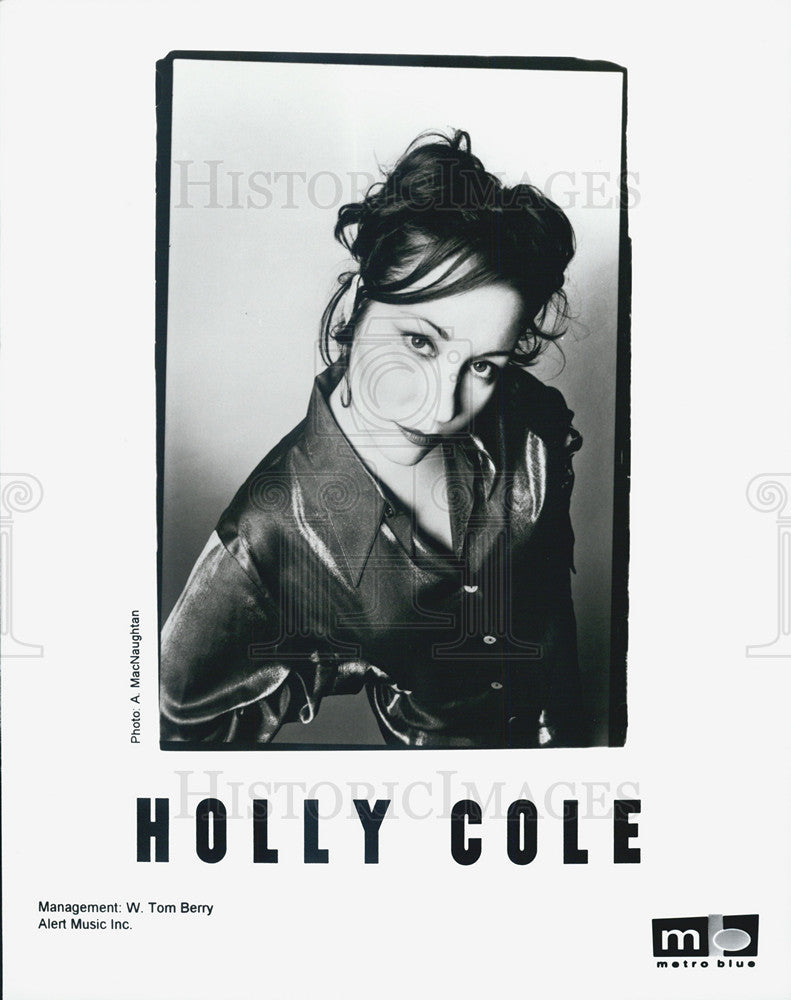 Press Photo Singer Holly Cole - Historic Images