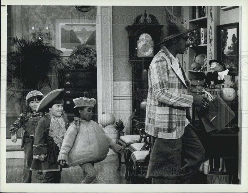 1985 Press Photo Bill Cosby in Halloween episode of The Cosby Show - Historic Images