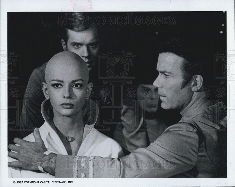 1987 Press Photo Persis Khambatta and William Shatner in Star Trek