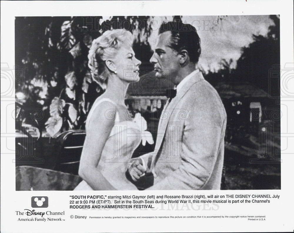 Press Photo Mitzi Gaynor &amp; Rossano Brazzi in Disney&#39;s &quot;South Pacific&quot; - Historic Images