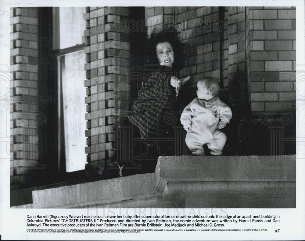 1989 Press Photo Sigourney Weaver in a scene from the film, Ghostbusters 2 - Historic Images