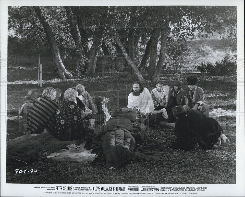 1968 Press Photo Lou Gottlieb playing a guru in &quot;I Love You, Alice B. Toklas&quot; - Historic Images