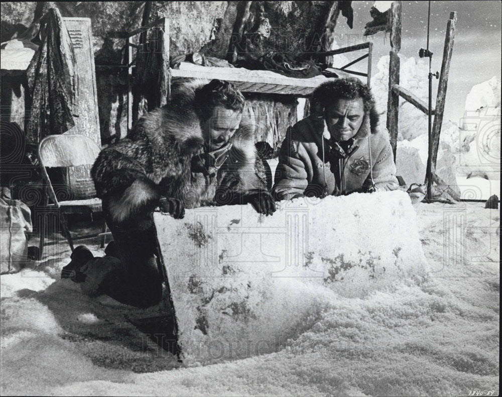 1969 Press Photo Patrick McGoohan &amp; Ernest Borgnine in Ice Station Zebra - Historic Images