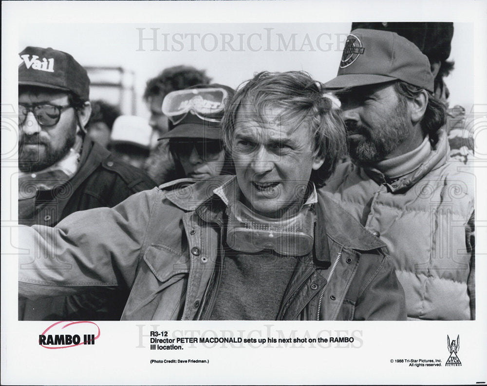 1988 Press Photo director Peter MacDonald on set of Rambo III - Historic Images