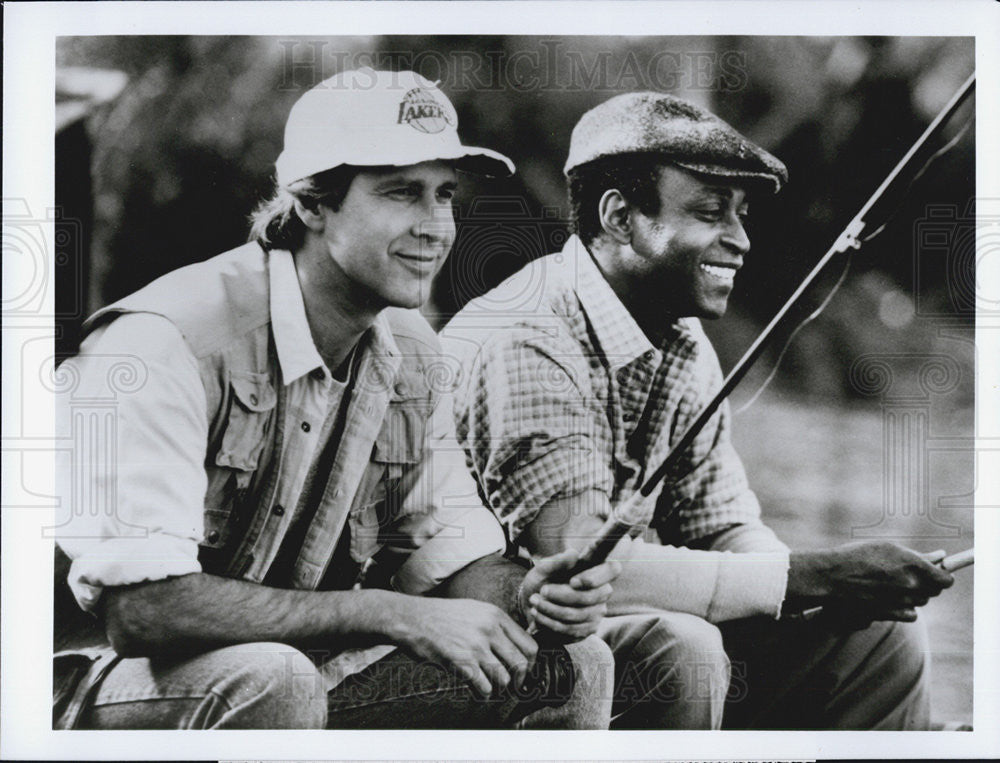 1991 Press Photo Chevy Chase And Cleavon Little Stars In &quot;Fletch Lives&quot; - Historic Images