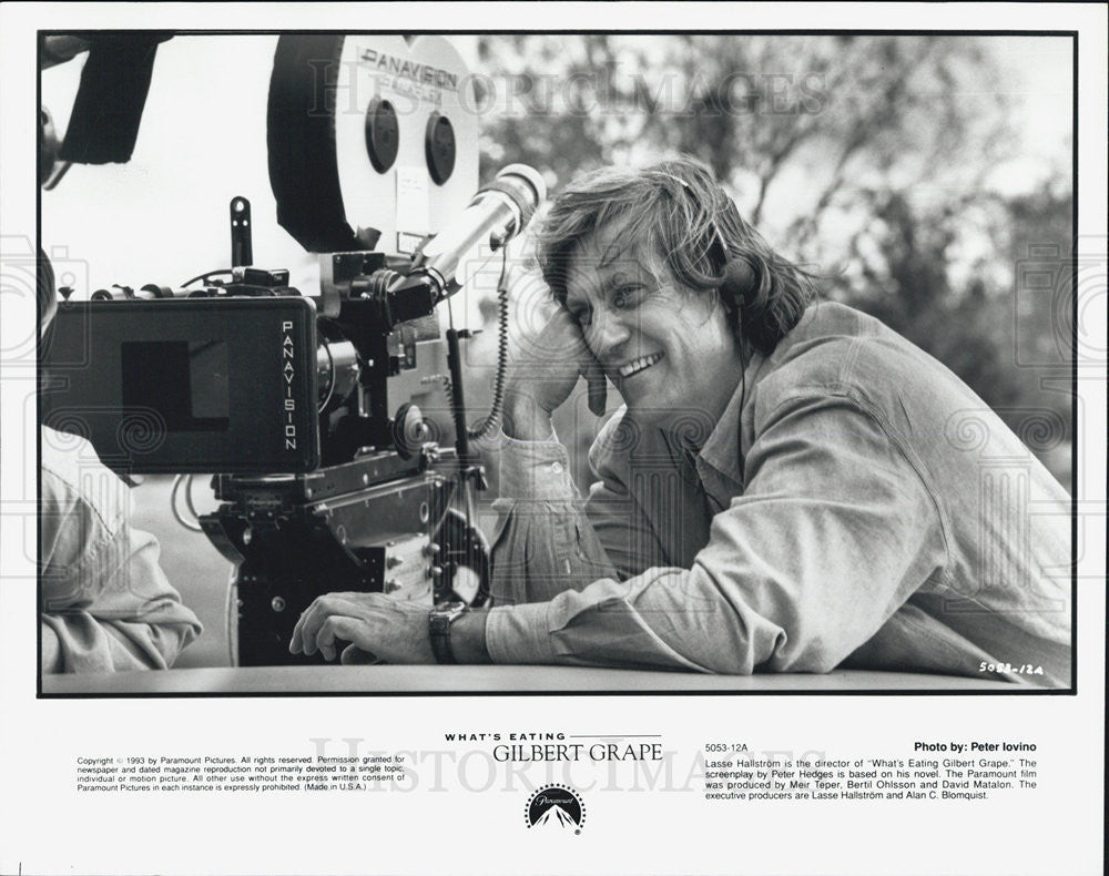 1993 Press Photo Lasse Hallstrom Is Director of &quot;What&#39;s Eating Gilbert Grape&quot; - Historic Images