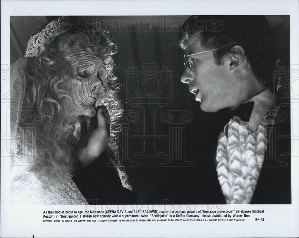 1988 Press Photo Geena Davis and Alec Baldwin in &quot;Beetlejiuce&quot;.