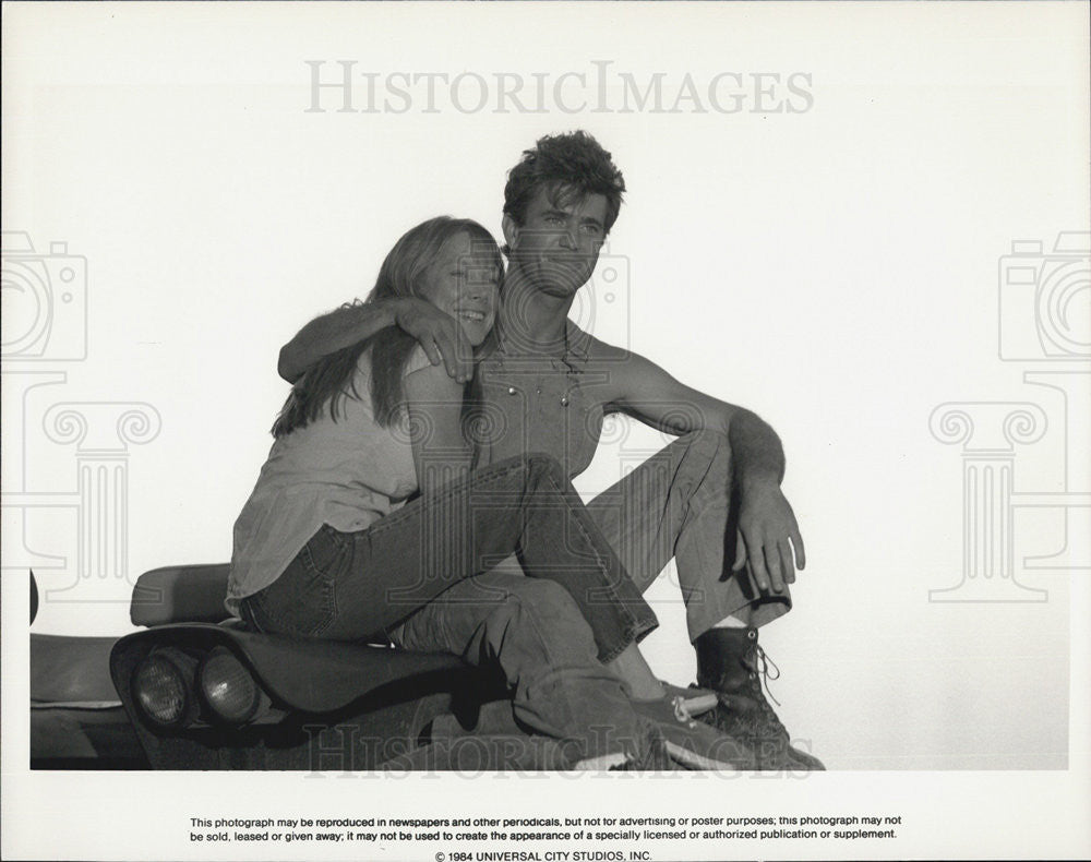 1984 Press Photo Mel Gibson and Sissy Spacek in &quot;The River&quot;. - Historic Images