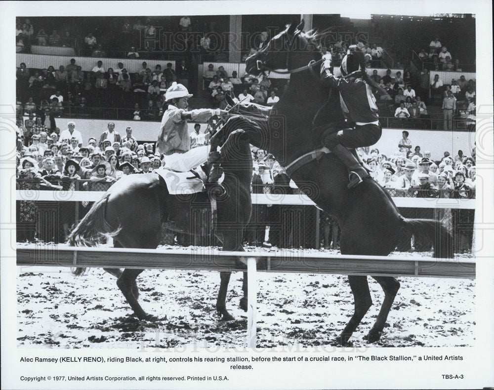 1977 Press Photo Kelly Reno Rides Black In &quot;The Black Stallion&quot; - Historic Images