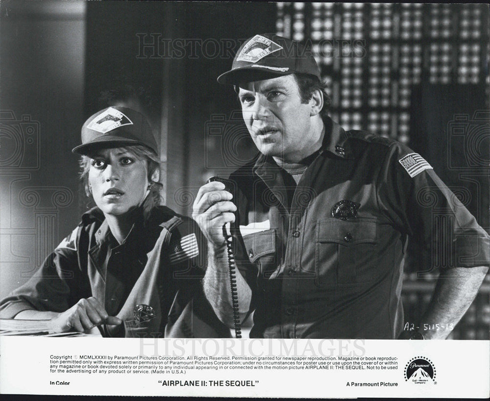 Press Photo Robert Hays and Julie Hagerty in &quot; Airplane II : The Sequel&quot;. - Historic Images