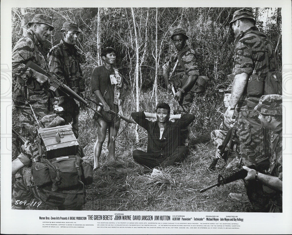 Press Photo Scene from the movie &quot;The Green Berets&quot;. - Historic Images