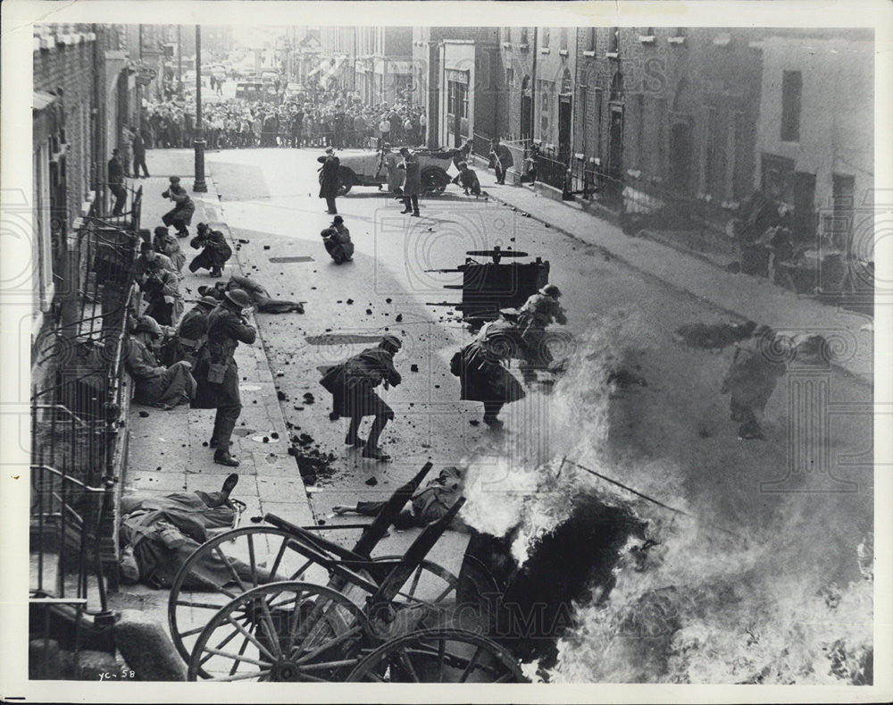 1965 Press Photo movie battle scene. - Historic Images