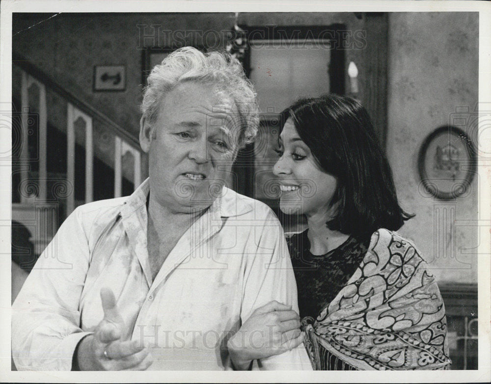 1976 Press Photo Actors Carroll O&#39;Connor And Liz Torres On &quot;All In The Family&quot; - Historic Images