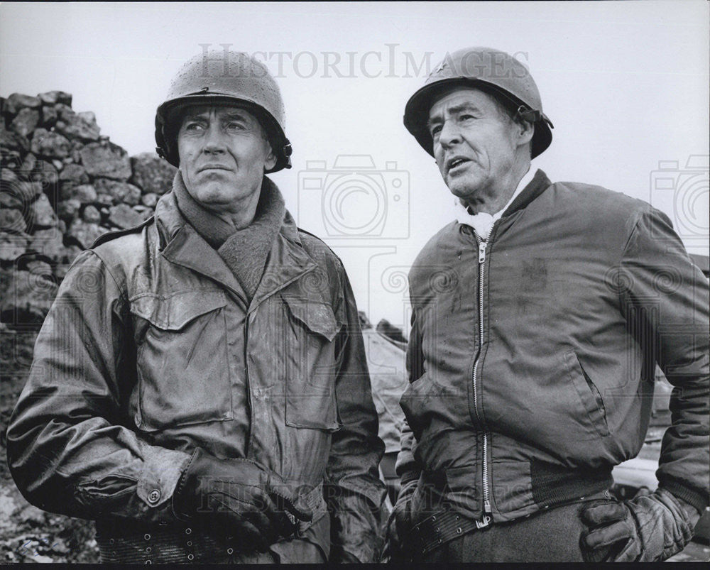 1966 Press Photo Actors Henry Fonda And Robert Ryan In &quot;Battle Of The Bulge&quot; - Historic Images