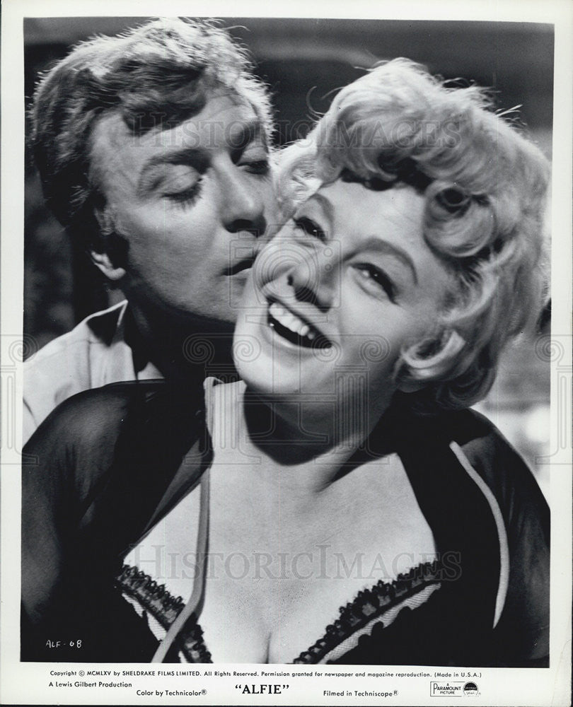 1966 Press Photo Michael Caine And Shelley Winters In Movie &quot;Alfie&quot; - Historic Images