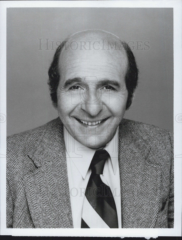 1982 Press Photo Herd Edelman in comedy series &quot; 9 to 5&quot;. - Historic Images