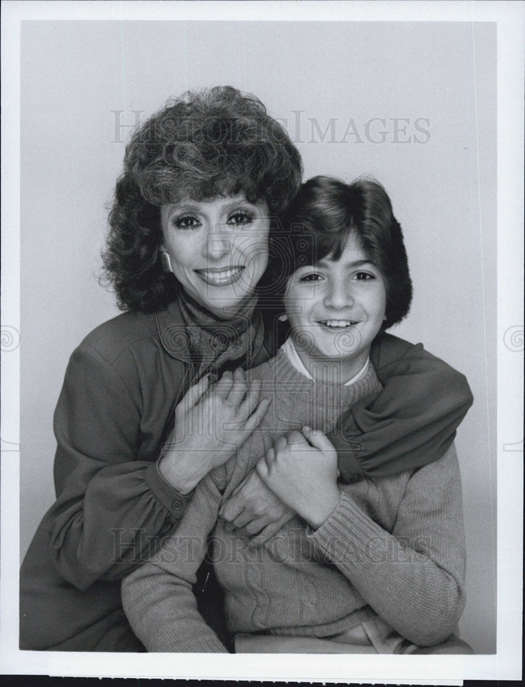 1983 Press Photo Rita Moreno and Tony La Torre in &#39;9 to 5&quot;. - Historic Images