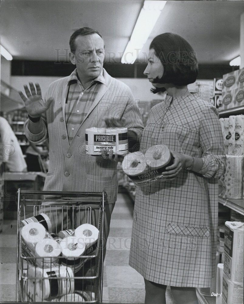 1969 Press Photo Actors Norman Fell And Reva Rose Star In  David Shaw Picture - Historic Images