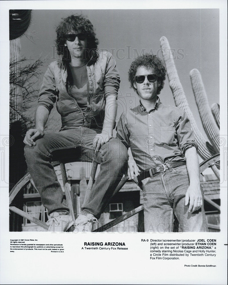 1987 Press Photo Director Joel Coen and Producee Ethan Coen of &quot;Raising Arizona&quot; - Historic Images