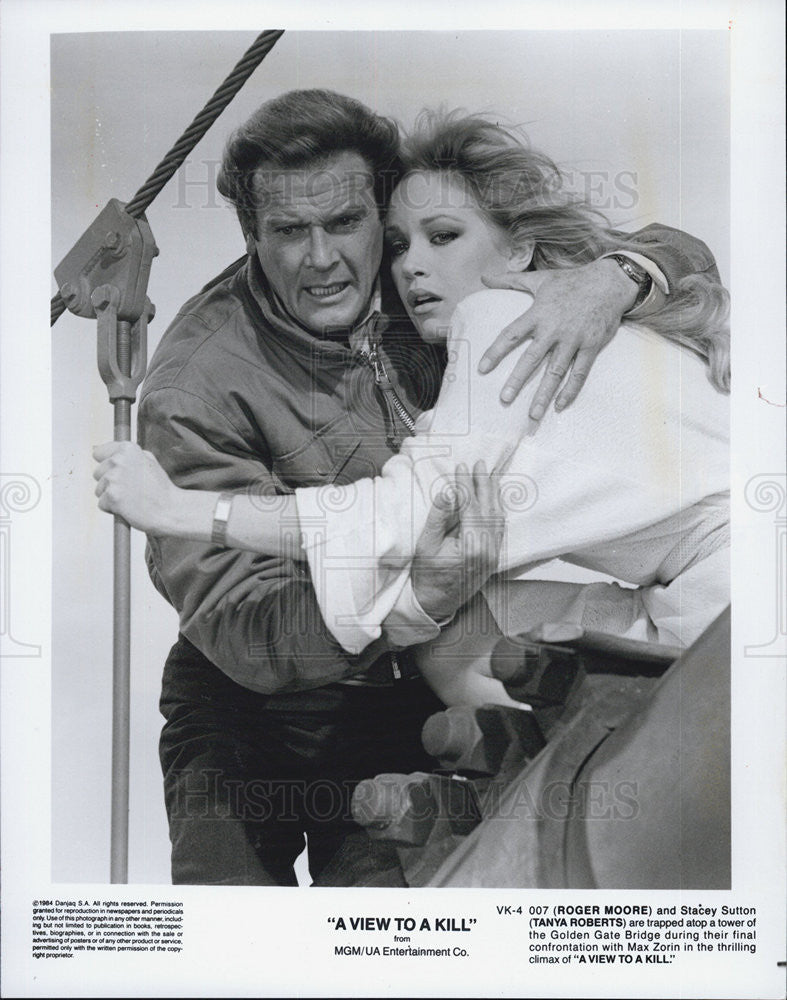 1984 Press Photo Roger Moore and Tanya Roberts in &quot;A view to a Kill&quot;. - Historic Images