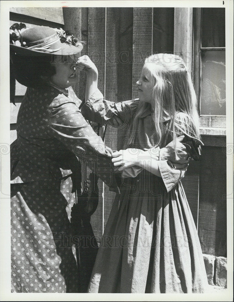 1981 Press Photo Actresses Katherine MacGregor And Allison Balson Starring In - Historic Images