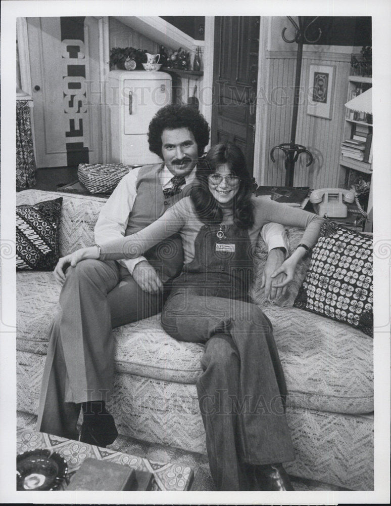 1971 Press Photo Gabriel Kaplan and Maria Strassman in  &quot;welcome Back,Kotter&quot;. - Historic Images