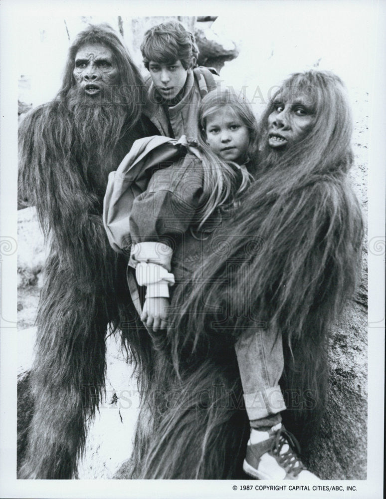 1987 Press Photo Adam Karl and Candace Cameron in &quot;Bigfoot&#39;. - Historic Images