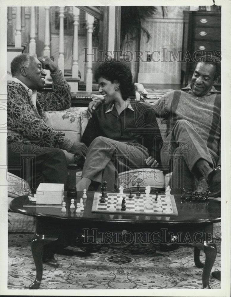 1986 Press Photo Joe Williams and Bill Cosby in &quot;The Bill Cosby Show&quot;.- Historic Images