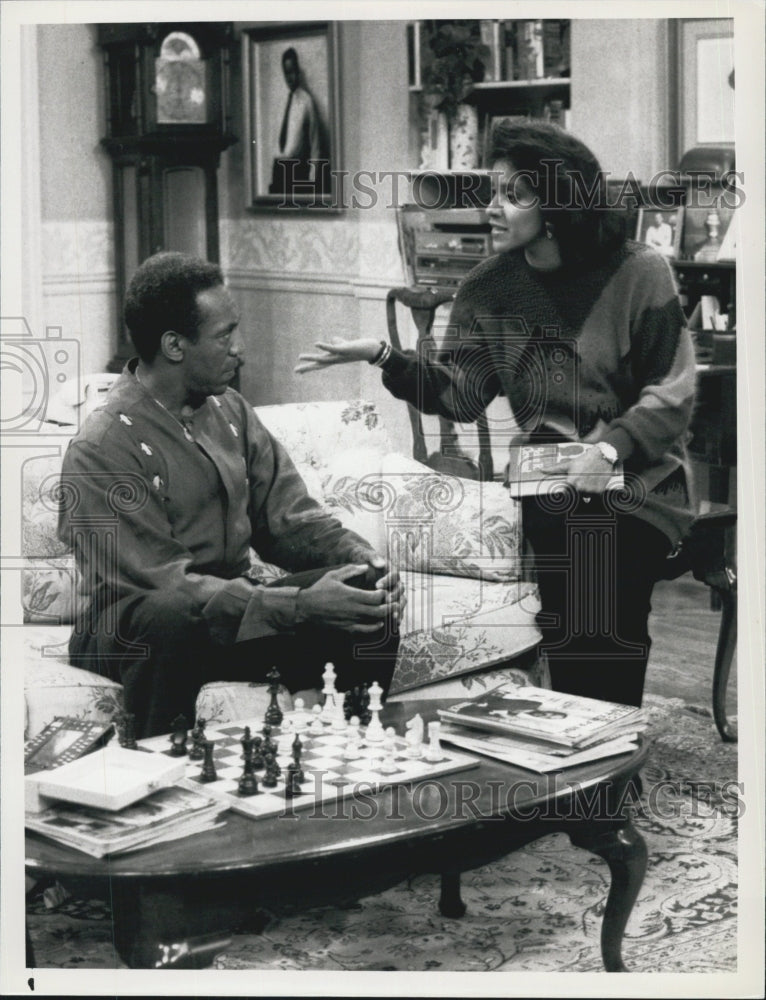 1988 Press Photo Phylicia Rashad and Bill Cosby in &quot;The Bill Cosby Show&quot;.- Historic Images