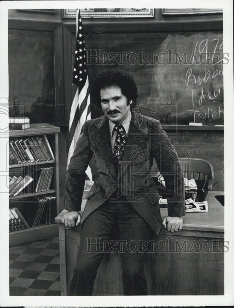 1975 Press Photo Actor Gabriel Kaplan Starring In &quot;Welcome Back, Kotter&quot;- Historic Images