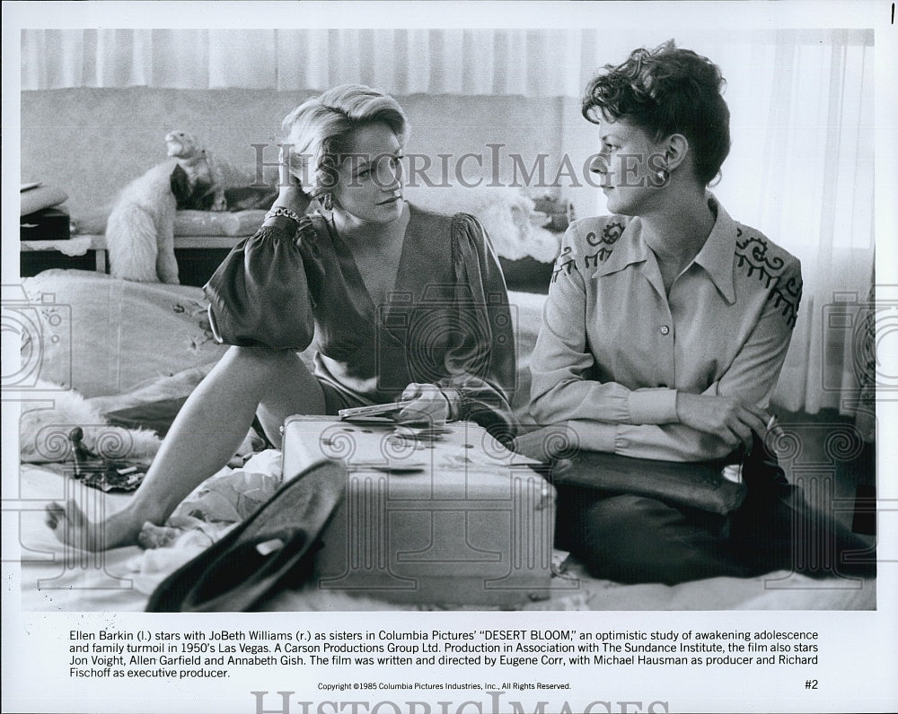 1985 Press Photo Ellen Barkin and JoBeth Williams in &quot;Desert Bloom&quot;- Historic Images